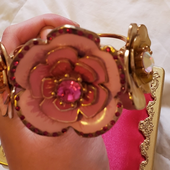 Nwt Betsey Johnson Floral Statement Bangle Bracelet rare! - Picture 4 of 9